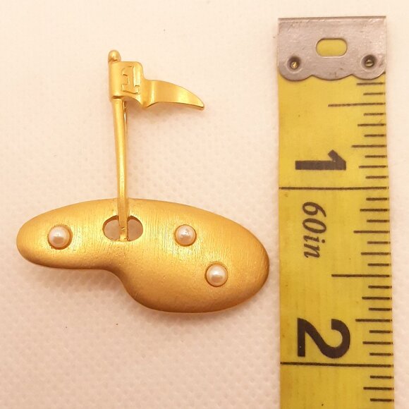 Hole in 1 Gold Tone Golfing Brooch - Picture 2 of 4